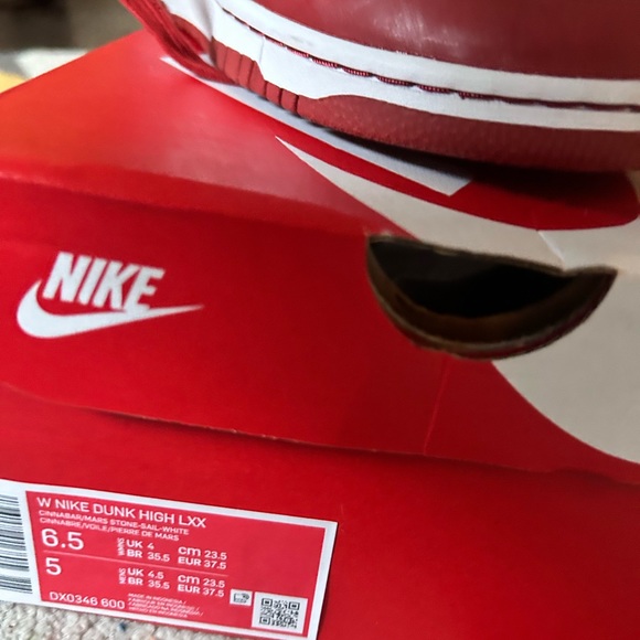 Nike high tops brand new with box and NWT - Picture 2 of 6